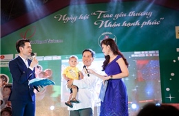Ngọc Lan và vợ chồng Bình Minh đấu giá tranh ủng hộ nạn nhân TNGT